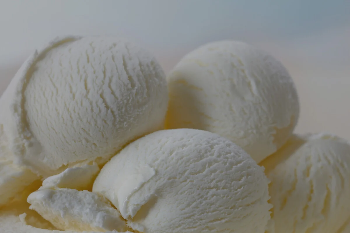 palline di gelato bianco