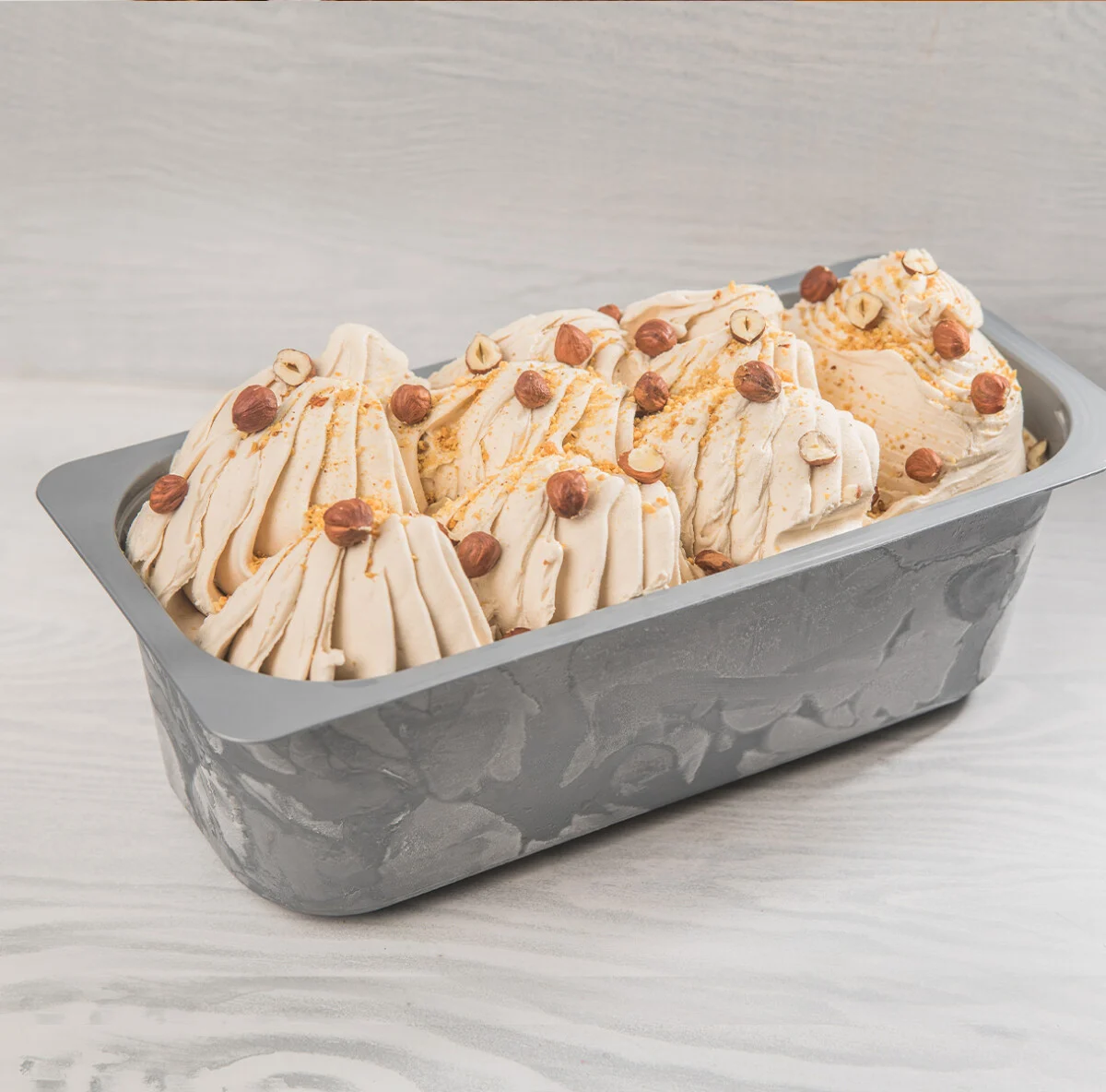 vaschetta di gelato alla nocciola