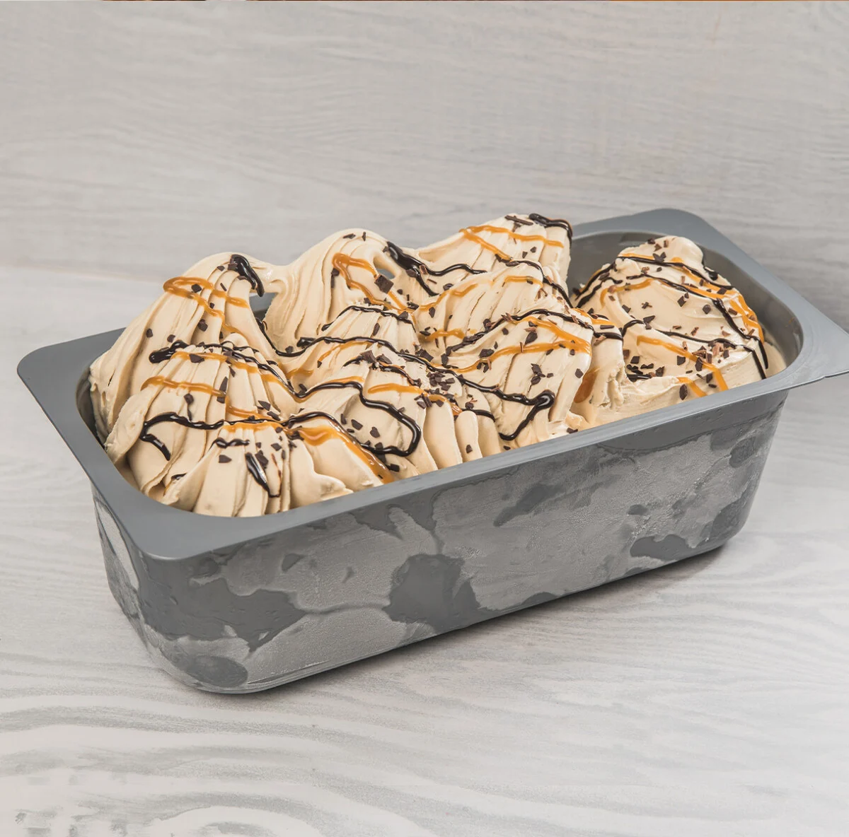 vaschetta di gelato variegato caramello e cioccolato